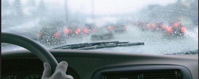 雨天安全行车的注意事项是什么?[多选题],雨天安全行车的注意事项是什么(多选)