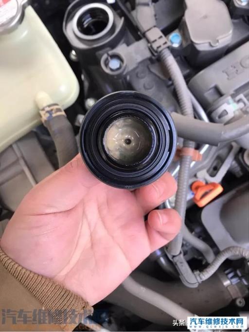 机油产生胶质是什么原因,机油胶化怎样造成的