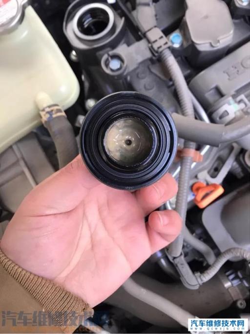 机油有少量水是什么原因?,机油中有水是怎么回事