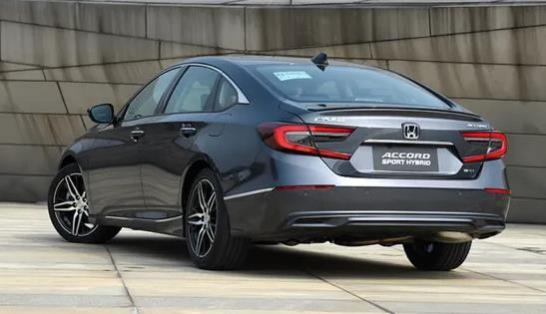 雅阁大灯调节用什么螺丝刀(雅阁大灯调节)