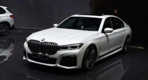 宝马7系车身尺寸(宝马7系挂挡有哪些技巧)