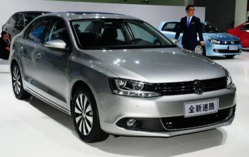 速腾后备箱盖内饰板拆卸图解(速腾后备箱)