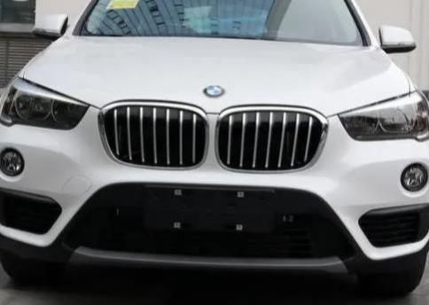 宝马x1刹车在左边还是右边(宝马X1一年养车费用是多少)