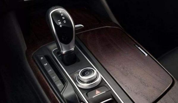 自动挡车什么时候用手动模式,手动挡运动模式什么时候用