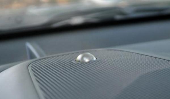 汽车大灯里边有水雾怎么办,汽车大灯里面有水雾是怎么回事