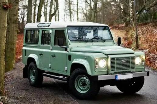 路虎卫士方向盘图片(路虎卫士中控屏)