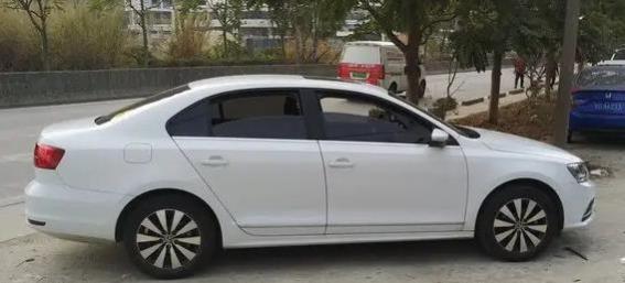 速腾从哪里添加玻璃水(速腾轮胎多久更换)