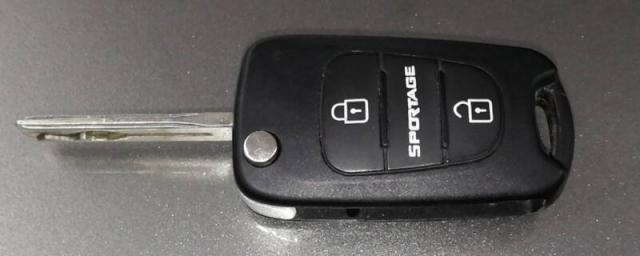 车子启动人出来自动锁了是什么原因,车子启动人出来自动锁了是怎么回事