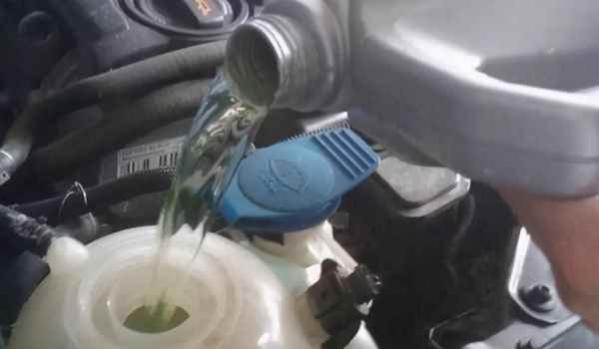 不同品牌防冻液可以混加吗,不同的防冻液可以混用吗
