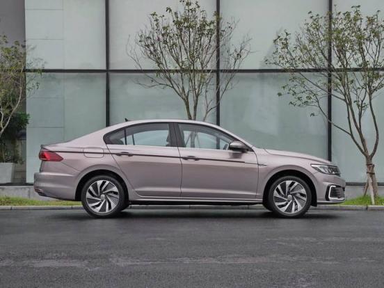 高尔夫异味怎么办(高尔夫新车异味如何快速去除)