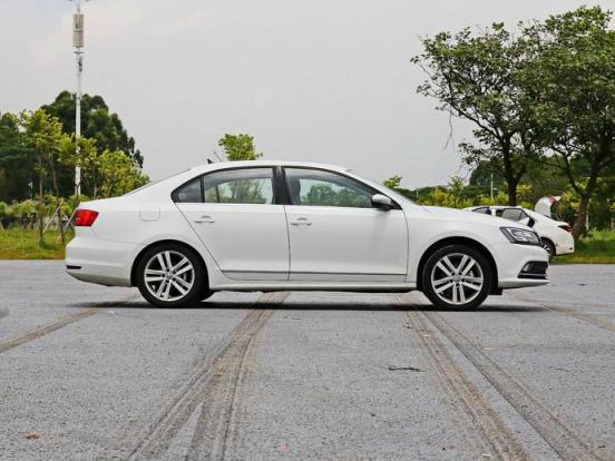 camaro是什么车(雪佛兰急于通过令人惊讶的诱人报价将尽可能多的Camaros从经销商处转移出去)