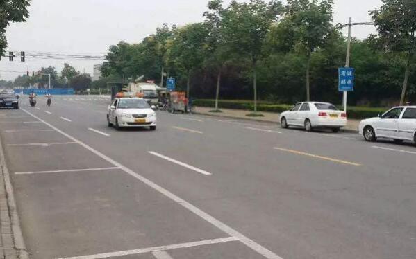 科目三直线行驶技巧方法绝招,驾考曲线行驶技巧