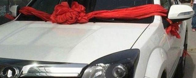新车为啥要绑红布条,新车上面为什么要绑红布