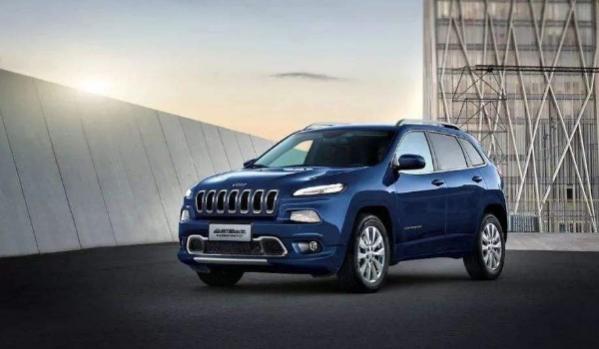 jeep自由光方向盘重,广汽菲克jeep自由光是什么发动机