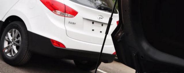 汽车后轮外八字是啥原因造成的,汽车后轮外八字吃胎怎么解决