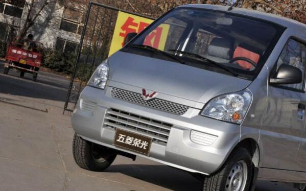 五菱荣光小卡1.5百公里油耗多少,五菱荣光1.2l油耗