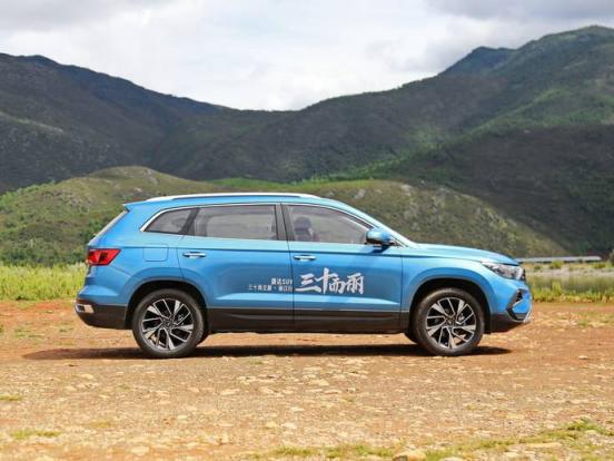 左倒车入库方向盘怎么打详细介绍,左边倒车入库方向盘怎么打