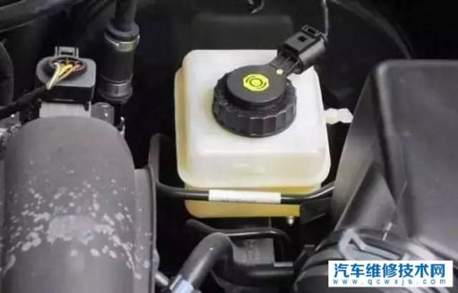 刹车油不换直接加可以吗,汽车刹车油不换有什么影响