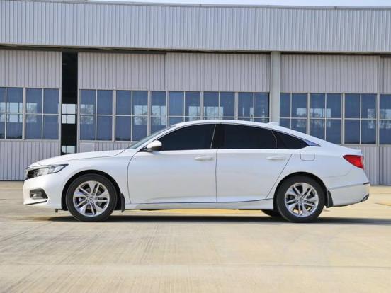 雅阁车子座椅底下生锈,十代雅阁底盘防锈有必要吗