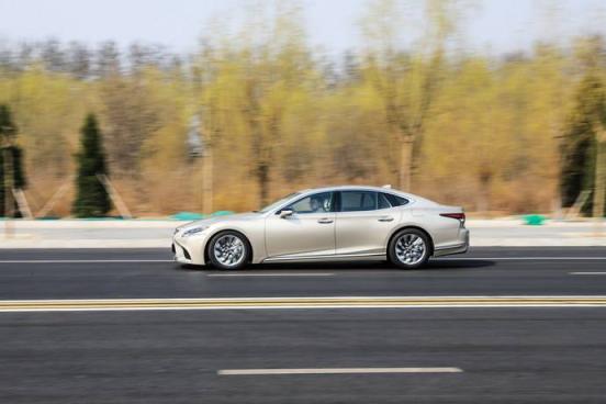 高速限速80跑100算超速吗,高速限速80跑100算超速吗下雨