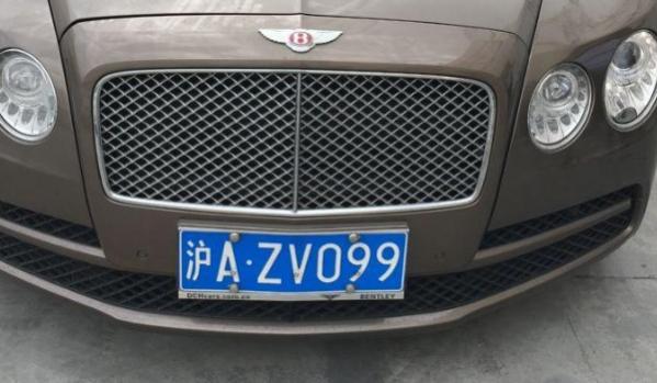 汽车冒黑烟什么原因造成的,汽车打着火冒黑烟是怎么回事