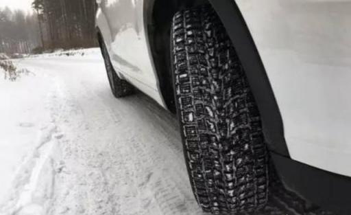 冬天东北开车必须装防滑胎吧,冬天开车回东北用防滑链行吗