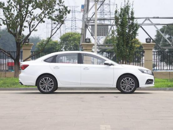 荣威i6汽车钥匙怎么换电池,荣威i6钥匙换电池教程