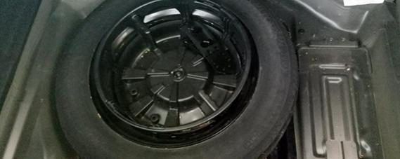 奔驰备胎在哪里,奔驰备胎在哪里B180