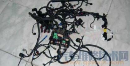 起亚k2发动机故障灯亮,起亚k2故障灯亮图解