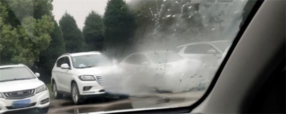 下雨开空调车窗外面起雾怎么解决,开空调车窗外面起雾怎么解决窗