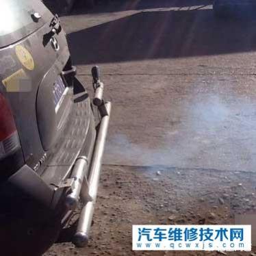 汽车排气管冒黑烟是怎么解决,新车排气管冒黑烟正常吗