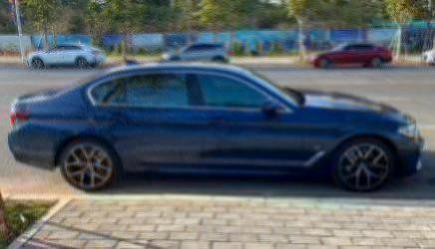 宝马5系车抖动怎么回事(宝马5系遥控钥匙功能有哪些)