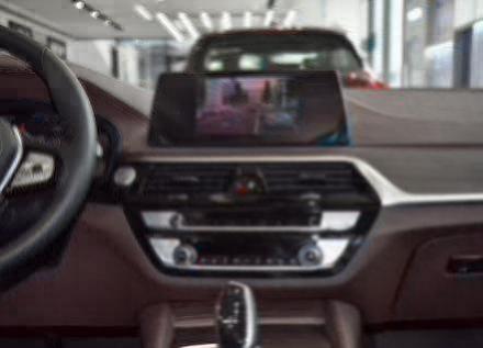 宝马5发动机抖动是什么原因(宝马5系保险费用)