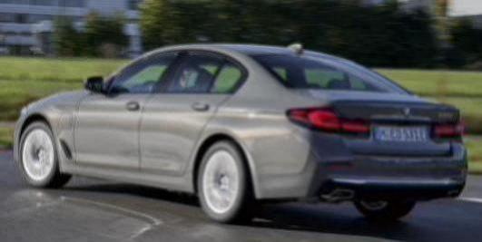 宝马5系车身抖动厉害(宝马5系乘坐空间怎么样)