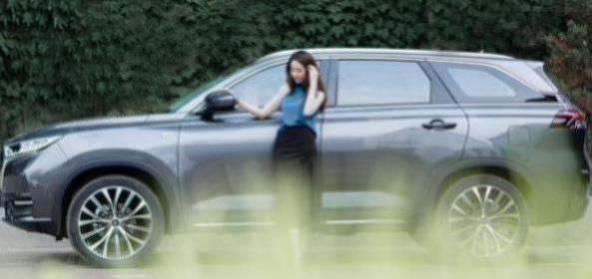 特斯拉汽车适合女生开吗(10万以内适合女生开的车有哪些)
