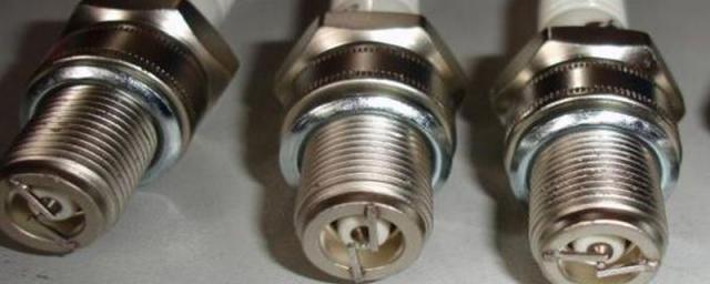 火花塞白色沉积,火花塞表面有锈迹什么原因