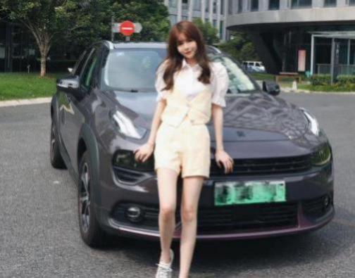 女生适合suv还是轿车(适合女生的电动汽车有哪些)