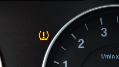 汽车胎压报警图标是什么样的,汽车胎压警示标志