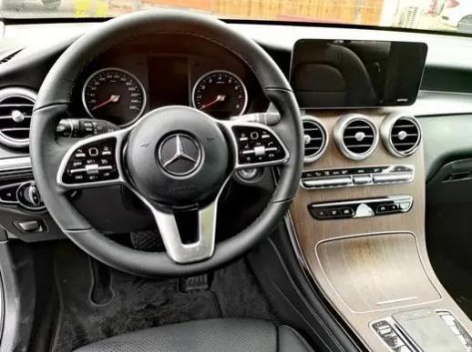 奔驰c和glb哪个档次(奔驰GLC后排空间怎么样)