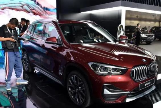 宝马x1外观怎么区分三缸和四缸(宝马X1倒车影像怎么查看)