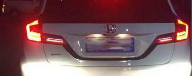 车的示宽灯在什么时候开启,开车的时候什么时候用示宽灯