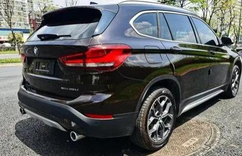 宝马x1刹车片多少公里更换(宝马X1后备箱打开方法)