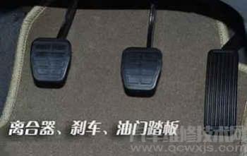 踩油门为什么感觉一顿一顿的,踩油门时有顿挫感是怎么回事?