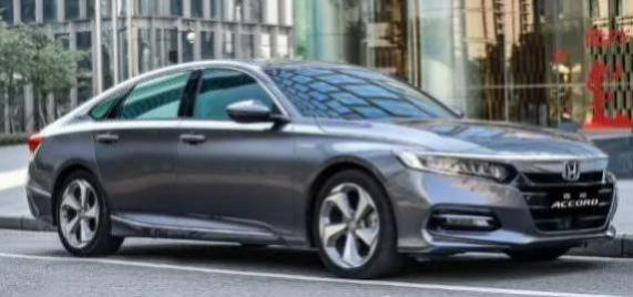 雅阁的音响是什么牌子(雅阁和迈腾哪个更好)