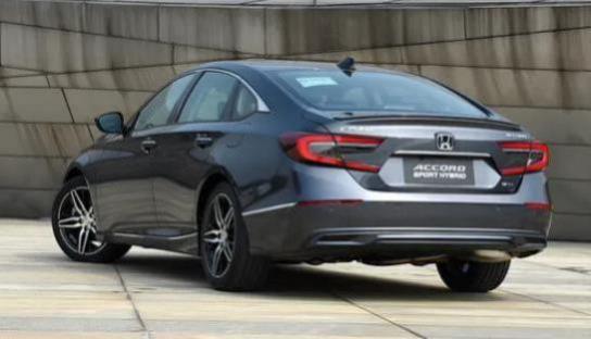 雅阁适合女生(女人眼中开雅阁的都是什么人)