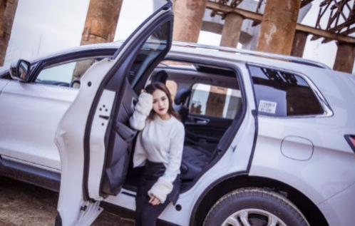 女娃适合开的车(奔驰有哪些车型适合女生)