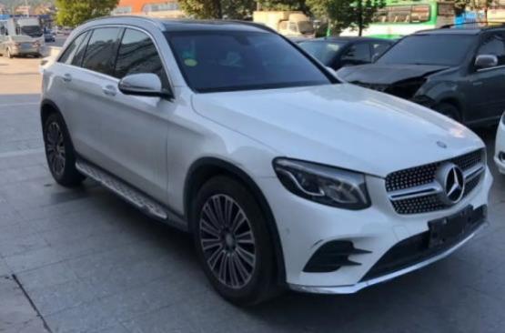 奔驰GLC天窗关不上(奔驰GLC属于什么级别的车)