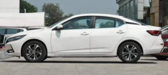 轩逸和卡罗拉哪个更值得买(轩逸USB接口)