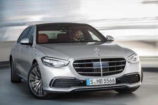 奔驰s级车内布局怎么样(奔驰S级适合家用吗)