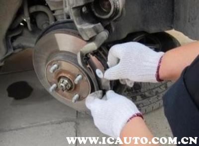 大众cc后刹车片更换方法如下,大众cc刹车片多久更换